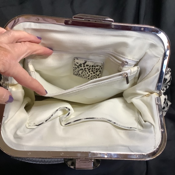 EUC animal leopard cheetah black/white shoulder bag beauty - Picture 16 of 17